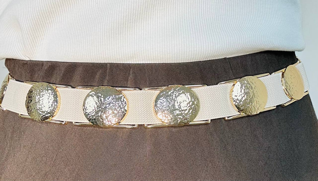 Cintura completamente  elasticizzata con inserti  dorati a cerchio
